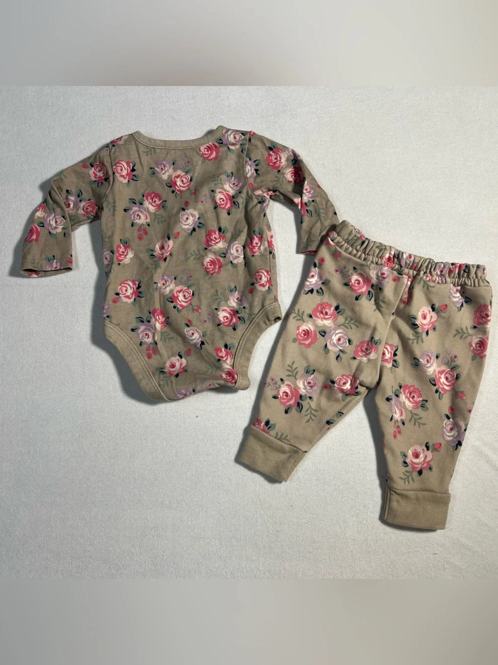 GARaNiMALS Baby Girl Floral Bodysuit & Jogger Set Taupe Pink 0-3 Months
